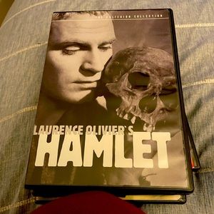 “Hamlet” dir: Laurence Olivier | Criterion Collection DVD